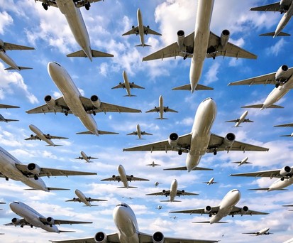 Flugzeuge am Himmel: Auf acht Routen ist ganz schön vie los.