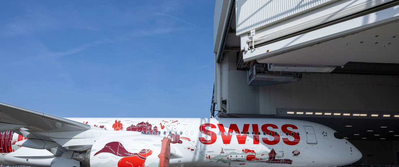 Der erste Airbus A350 von Swiss. Die HB-IFA trägt die Sonderbeklebung namens Wanderlust