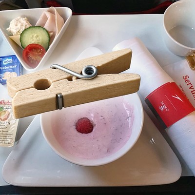 Die Servietten-Klammer in der Business Class von Austrian Airlines: Kleine Klammer, viele Fans.