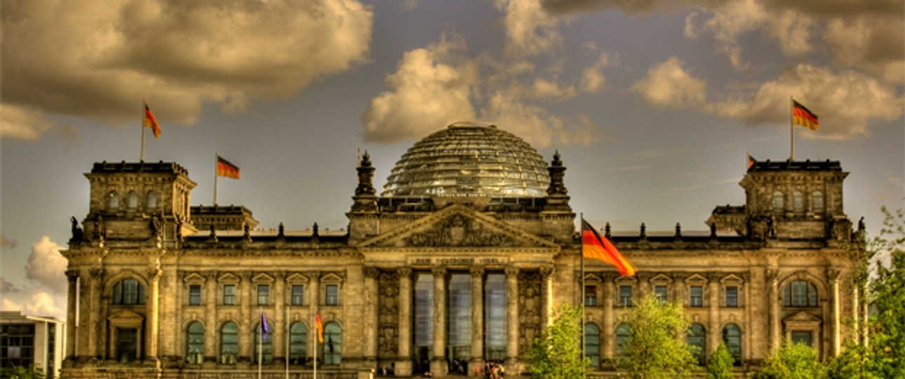 Bundestag in Berlin: Sparen bei den Flügen.