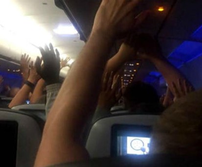 Wenn die Polizei ein Flugzeug umzingelt