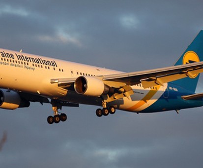 Flieger von Ukraine International: Darf nicht mehr über Russland fliegen.