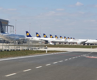 Flugzeuge von Lufthansa in Schönefeld.