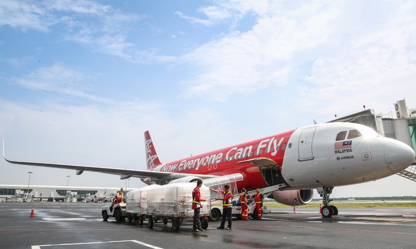 A320 mal anders: Air Asia setzt zwei ihrer Airbus A320 als Frachter ein.