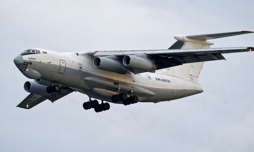 Ilyushin Il-76 mit dem Kennzeichen EW-383TH: Kommt aus Bealrus.