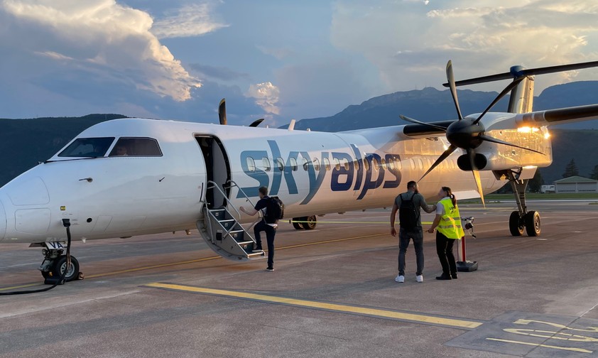 Flugzeug von Sky Alps: Sieben müssen am Boden bleiben.