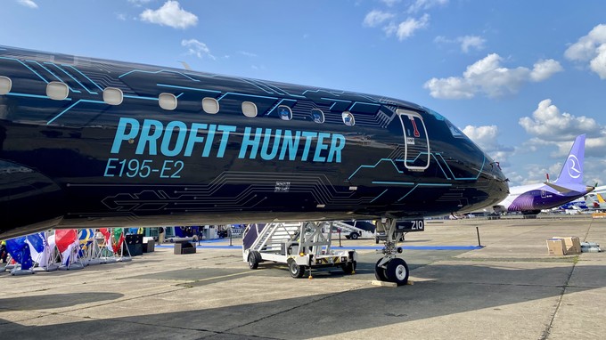Embraer zeigte ihre Embraer E195-E2. Der Vorführflieger namens Profit Hunter hatte ...