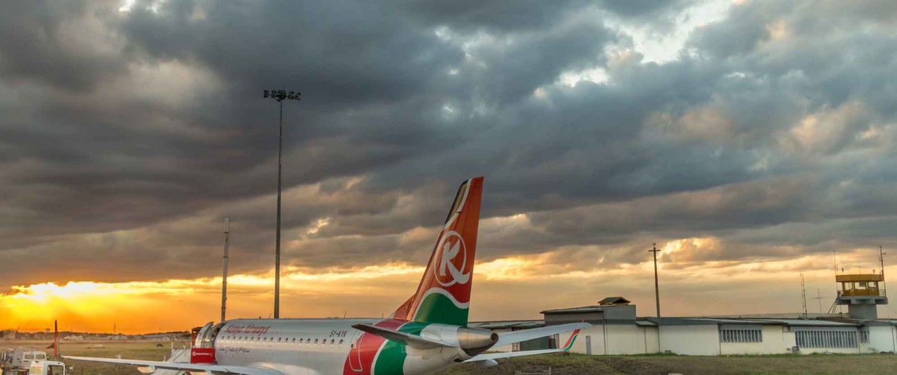 Eine Kenya-Airways-Maschine am Flughafen Nairobi: 92 Flugzeuge drohen die Behörden zwangszuversteigern.