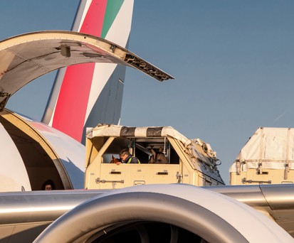 Platz 4: der Nahe und Mittlere Osten mit 13,5 Prozent. Im Bild: Pferde werden in eine Boeing 777 F von Emirates Sky Cargo verladen.