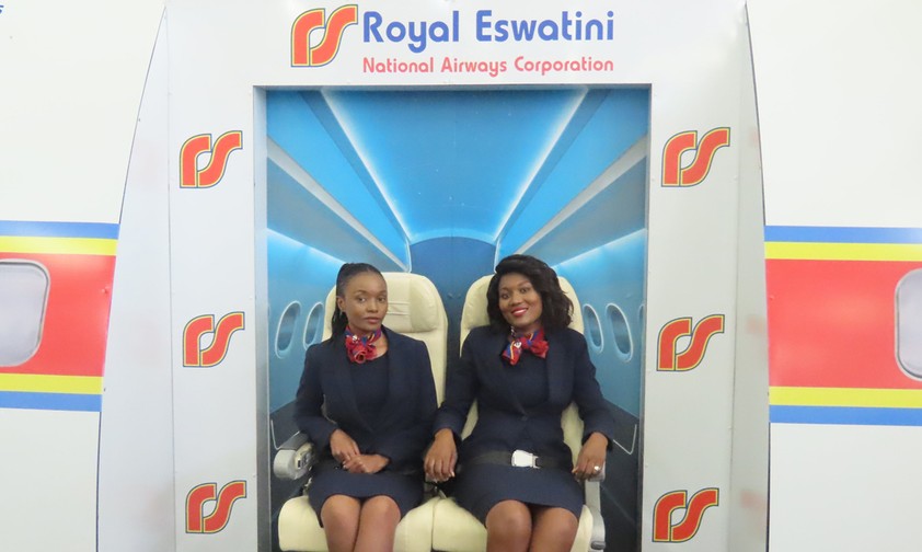 Flugbegleiterinnen von Royal Eswatini Airways: Bald in richtigen Flugzeugen unterwegs.