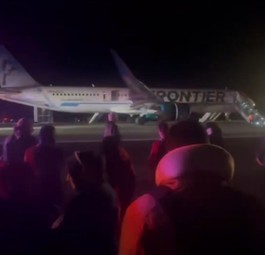 Der Airbus A321 Neo von Frontier: Die Passagiere verließen das Flugzeug über die Notrutschen.