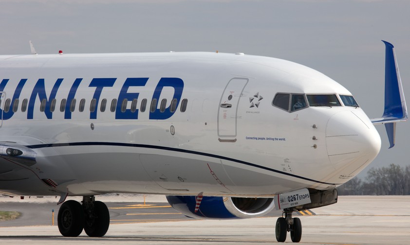 Offenes Cockpitfenster - Flugzeug von United muss umkehren