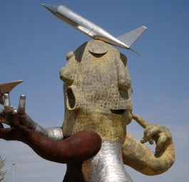 Statue vor dem Flughafen: Angeblich zeigt sie Lokalpolitiker Fabre