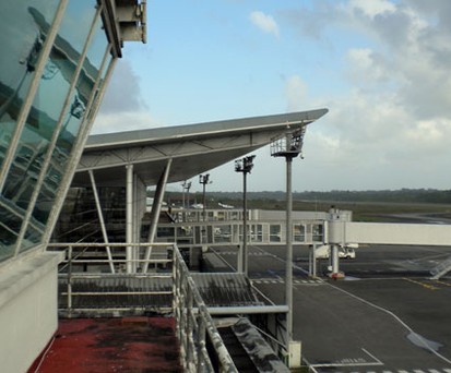 Flughafen Rochambeau: Bäume verhindern die einfache Landung.