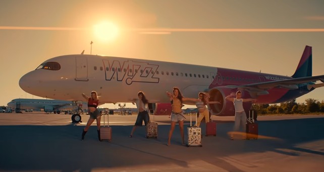 INNA und Wizz Air: Das Video zu Wizz Away wurde am Flughafen Bukarest gedreht.