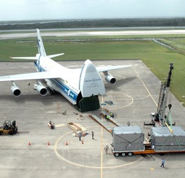 An-124 bei der Beladung: Zu teuer für viele Kunden.