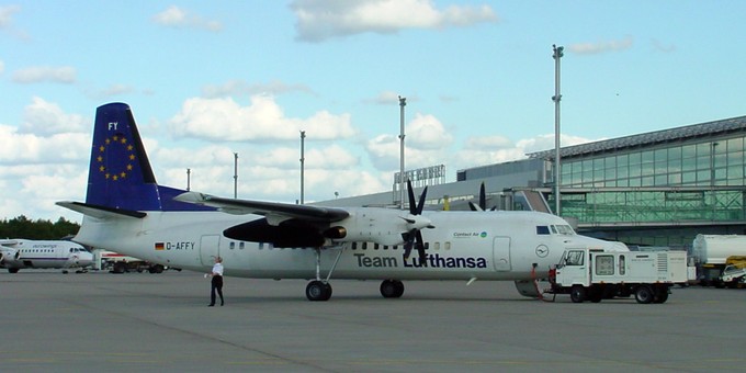 Fokker 50 von Team Lufthansa: Das Team Lufthansa operierte mit den Europasternen im Leitwerk.