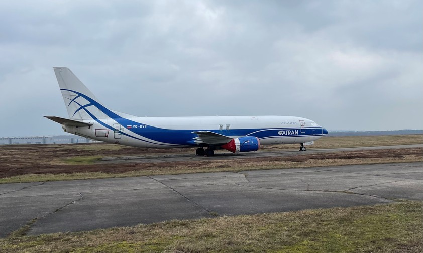 Boeing 737-400F von Atran: das Flugzeug steht seit vier Jahren am Flughafen Köln/Bonn. 