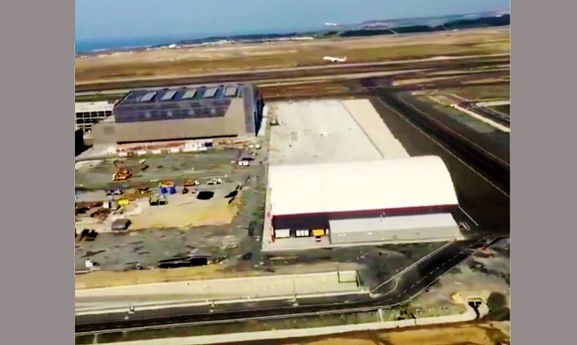 Three aircraft starting at the same time: three runways make it possible.