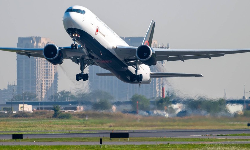 Boeing 767F  von Air Canada Cargo: Zwei Maschinen machen jetzt den Abflug nach Afrika.
