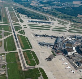 Blick auf den Flughafen Zürich: Er darf jetzt seine Pisten 28 und 32 verlängern.