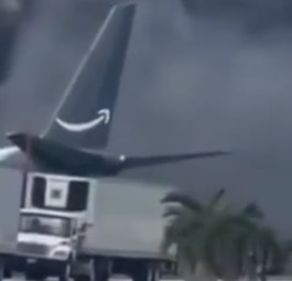 Boeing 767 mit Amazon-Bemalung: Das Flugzeug schoss über eine Straße hinaus, der Flughafen wurde geschlossen. 