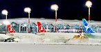 Ungewöhnlicher Anblick: Das Terminal mit Schnee.