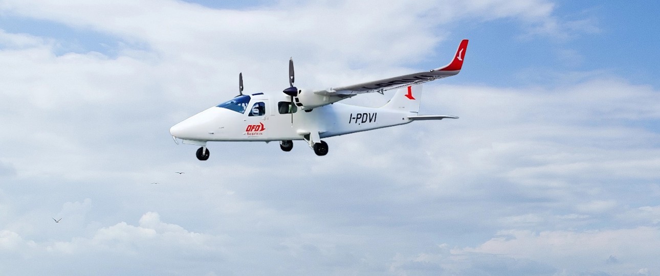 Tecnam P2006T von OFD über der Küste von Juist (Montage): Gebt nicht mehr ab.