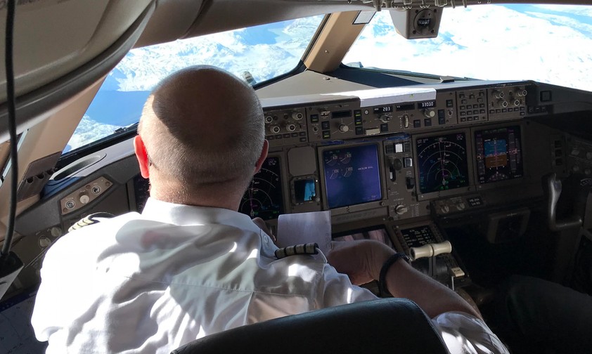 Cockpit einer Boeing 777 von Swiss: Die Arbeit hier dreht sich auch um Effizienz.