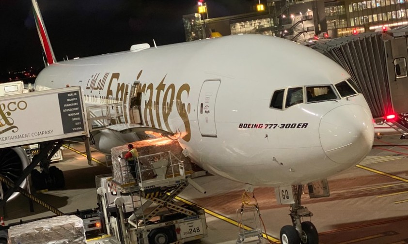 Boeing 777-300ER von Emirates Mitte November 2021 in Düsseldorf: Wir reisten mit dem Jet ...