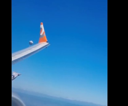 Der Ballon zieht an der Boeing 737 Max vorbei: Heikler Moment.