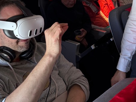 Passagier mit VR-Brille: Neues Erlebnis an Bord.