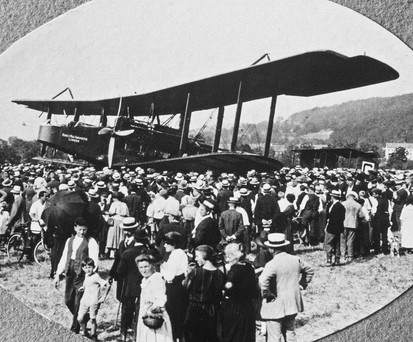 <span style="font-weight: 400;">Handley Page W8: Das erste Flugzeug der Welt mit einer Toilette an Bord.</span>