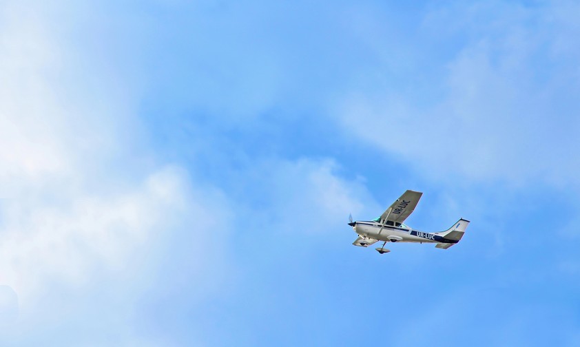Cessna 182 in der Luft: Im deutschen Luftraum entstehen mehr Sperrzonen.