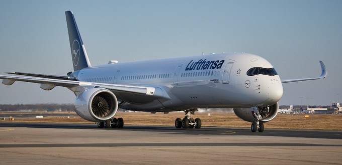 Airbus A350-900 mit dem Kennzeichen D-AIVC: Lufthansa ...