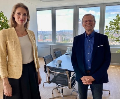 Valerie Hackl mit dem Autor Michael Csoklich.