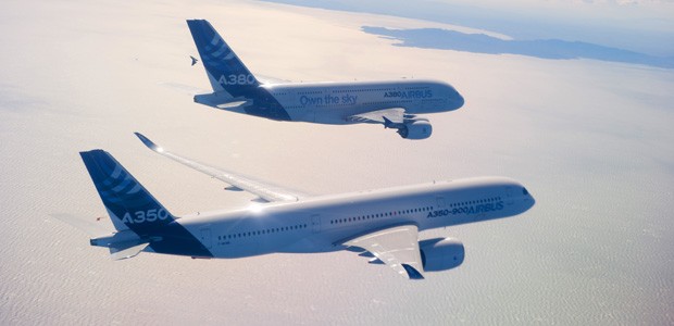 A350 und A380 bei einem gemeinsamen Flug: Beide könnten länger werden.