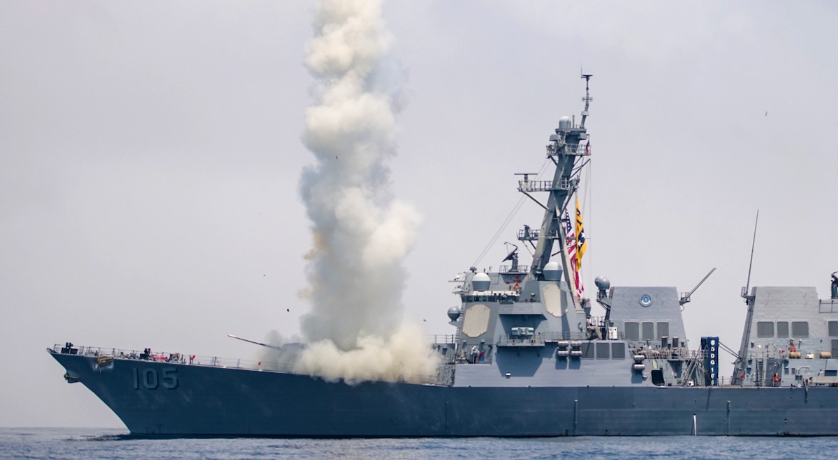Luftverteidigung ist multi-dimensional und schließt die Seestreitkräfte ein. (Bildquelle: Raytheon)