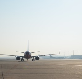Flughafen Köln: Immer noch Feuer im Dach.