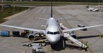 Ein Airbus A319 von Lufthansa: In Salzburg ist die D-AILE mit einem Service wagen kollidiert.