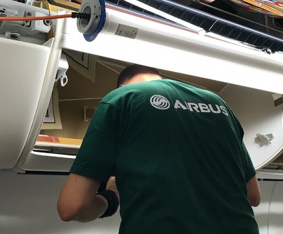 Montage in Hamburg: Airbus bremst den Ausstoß.