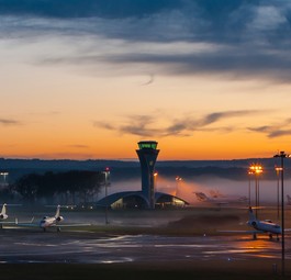 Das Vorfeld am Farnborough Airport in der Nähe von London.