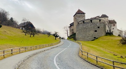 Schloss Vaduz, der Sitz des Staatsoberhauptes von Liechtenstein: Im kleinen Land sind einige Flugzeuge registriert.