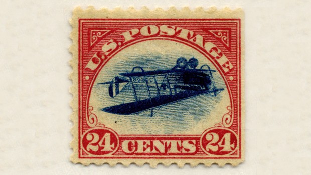 Die wohl berühmteste Flieger-Briefmarke ist die Inverted Jenny. Sie sollte zur Bezahlung der Flugpostgebühren verwendet werden, aber es kam zu einem Fehldruck und das Flugzeug wurde kopfüber abgebildet. Es gibt nur 100 Stück - ihr Wert: 120'000 Euro.
