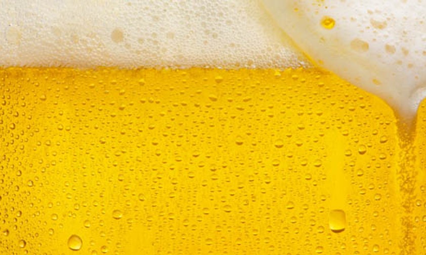 Bier: Mancher lässt sich bereits am Flughafen volllaufen.