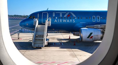 Blick auf einen Airbus A320 von ITA Airways: Bald gehört die Fluggesellschaft ganz zu Lufthansa Group.