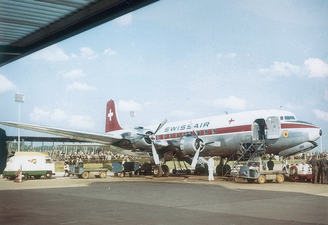 Schweizer Airline in Hannover: Swissair bot Charter-Direktflüge in die USA an.