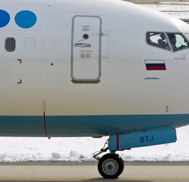 Flugzeug von Pobeda: Ersatzteile kommen über Umwege.