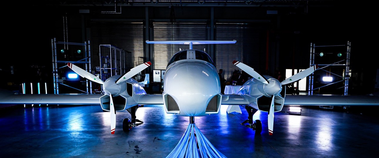 Apus-i2 beim Rollout im Herbst 2024: Das Flugzeug wird seperat verkauft.