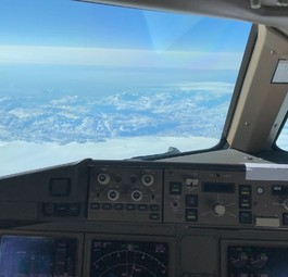 Blick aus dem Cockpit auf Grönland: Die schnellste Route.